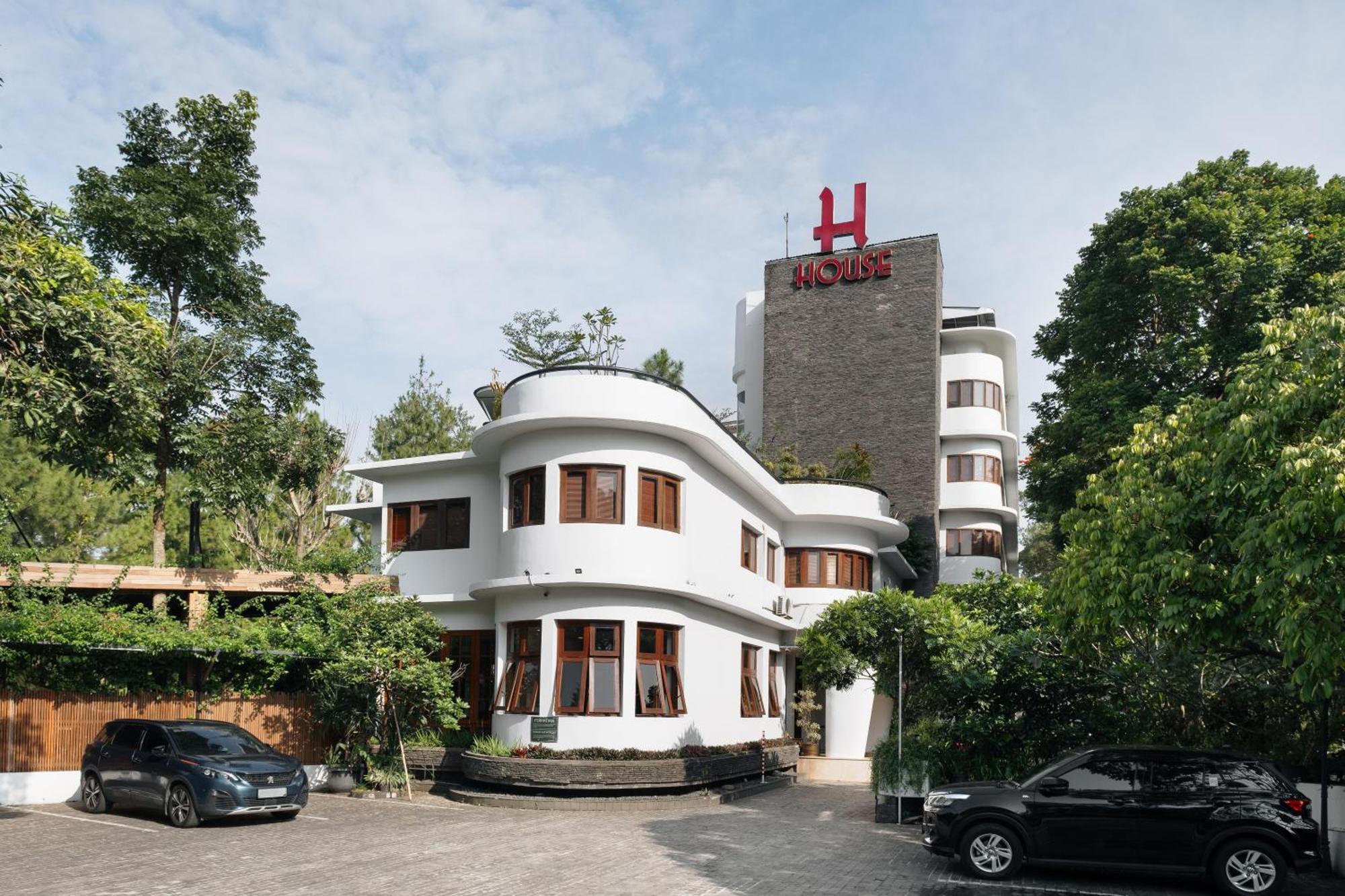 House Sangkuriang Hotel Bandung Exterior photo