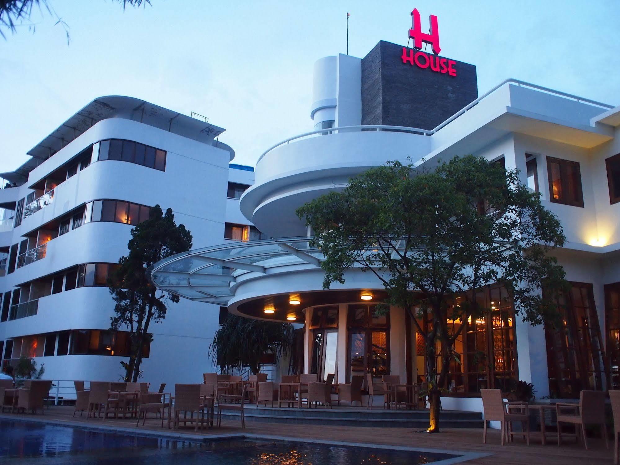 House Sangkuriang Hotel Bandung Exterior photo